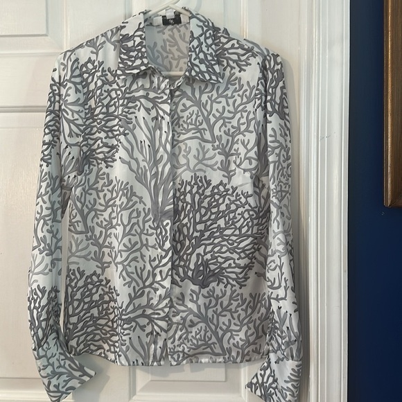 NWOT Jean-Pierre Klifa Gray & White Coral Pattern Polyester Long Sleeve Blouse - Picture 2 of 8